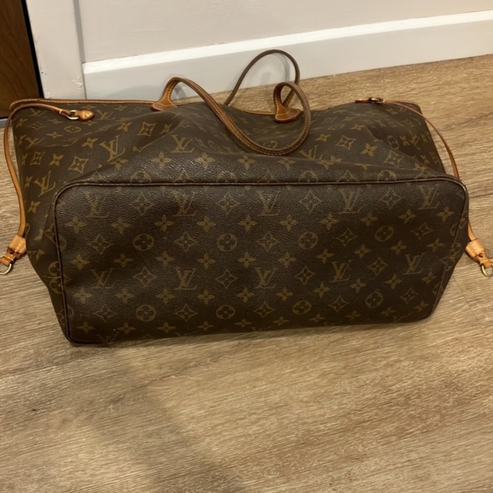 Louis Vuitton monogrammed Neverfull GM tote bag - Picture 4 of 9